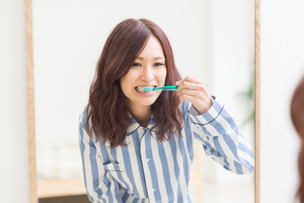 จัดฟัน แต่ไม่รู้จะเริ่มตรงไหน? เจาะลึกทุกประเภทการจัดฟัน โลหะ, ดามอน และ Invisalign พร้อมเช็กราคา โปรโมชั่น และขั้นตอนการเตรียมตัวฉบับมือใหม่ที่ The Fun Room Clinic