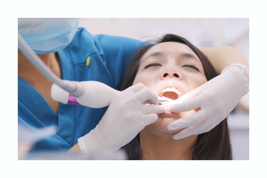 กลิ่นปากแก้ไม่หาย เกิดจากอะไร? กว่า 80–90% มาจากปัญหาในช่องปาก ไม่ใช่กระเพาะ ส่อง 6 สาเหตุที่มักถูกมองข้าม พร้อมวิธีแก้ให้หายขาด